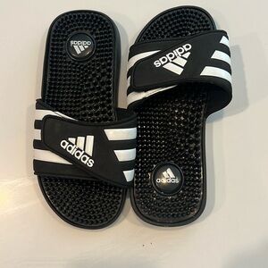 Adidas kid slides size 4